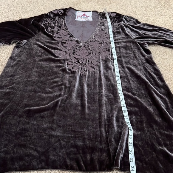 JOHNNY WAS Size XXL velvet asymmetrical tone on tone embroidered top - Picture 7 of 10
